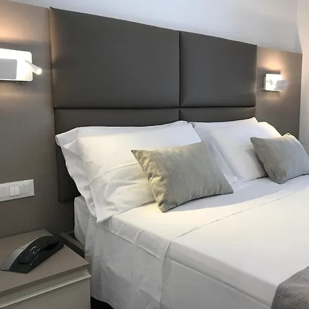 Paris Hotel
